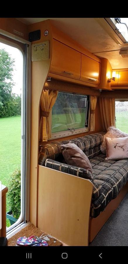 Self Contained Holiday Home Caravan Corsham Buitenkant foto