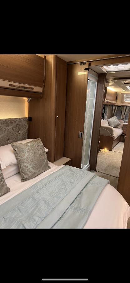 Self Contained Holiday Home Caravan Corsham Buitenkant foto