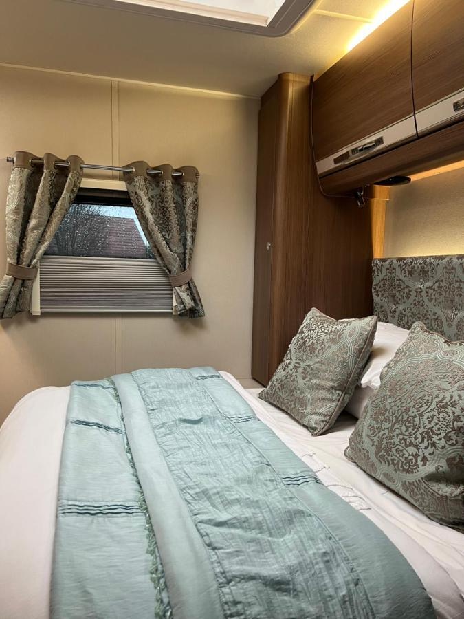 Self Contained Holiday Home Caravan Corsham Buitenkant foto