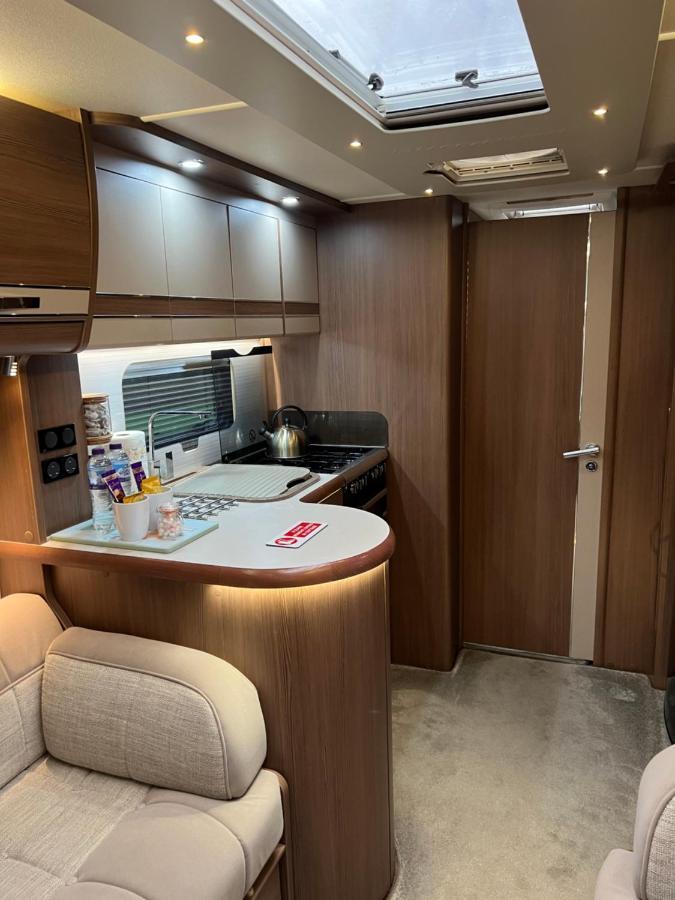 Self Contained Holiday Home Caravan Corsham Buitenkant foto